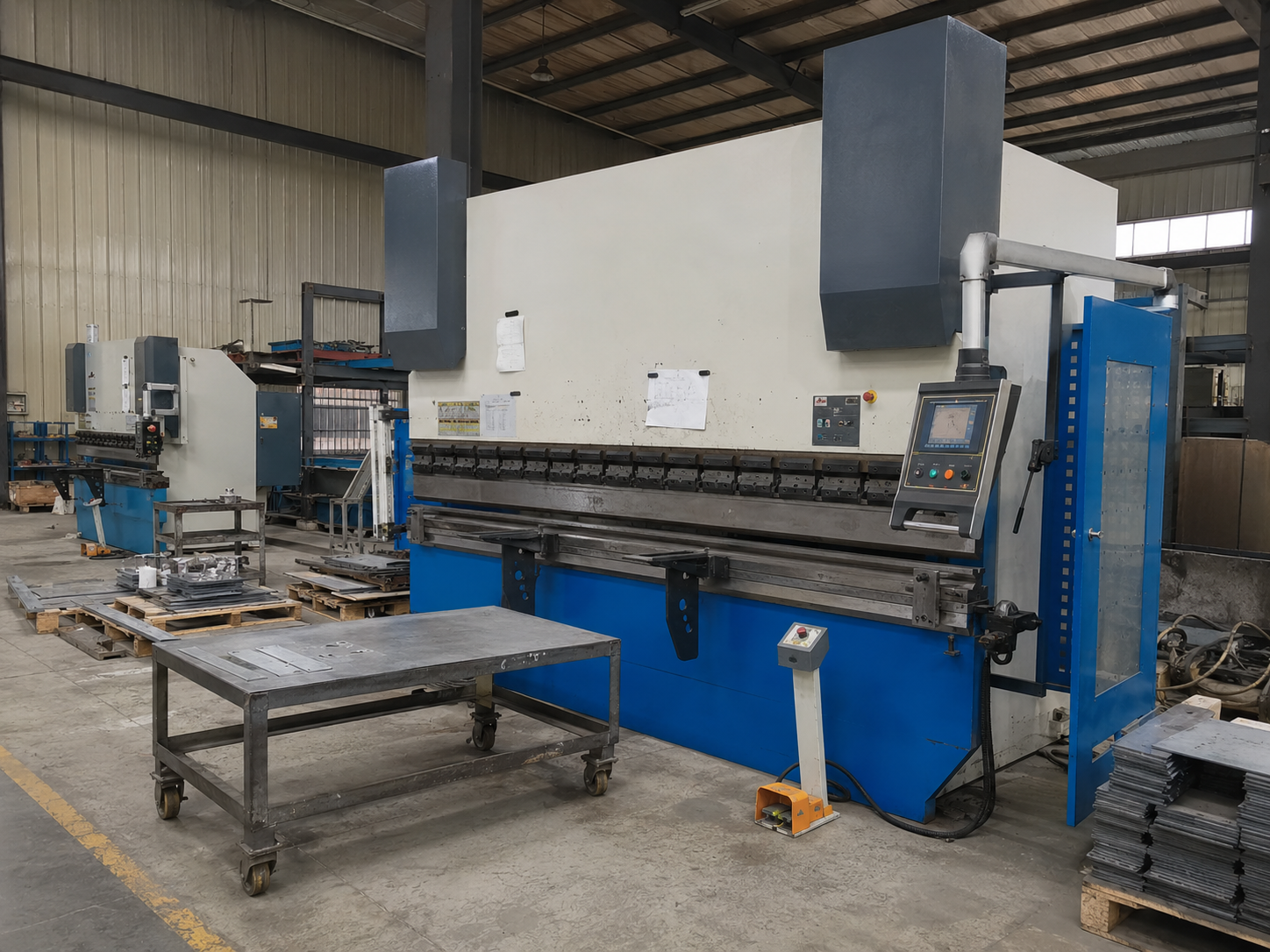 Stamping press for sheet metal production